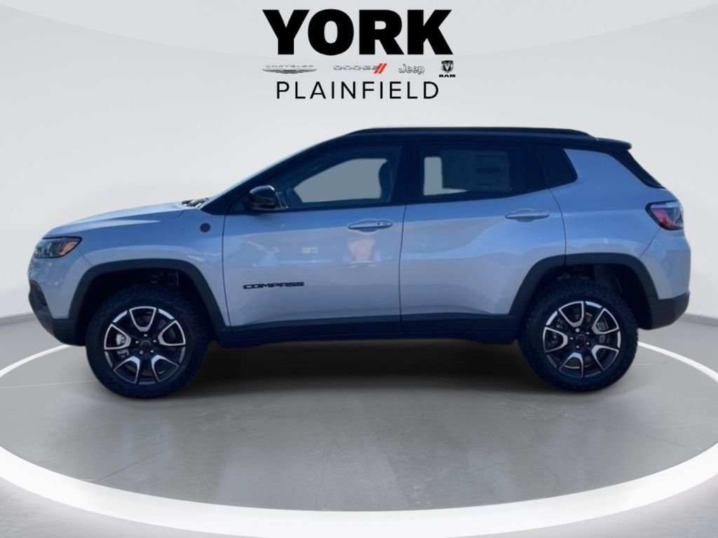 New 2026 Silver Zynith Metallic Clear-Coat Exterior Paint Jeep Trailhawk image 2