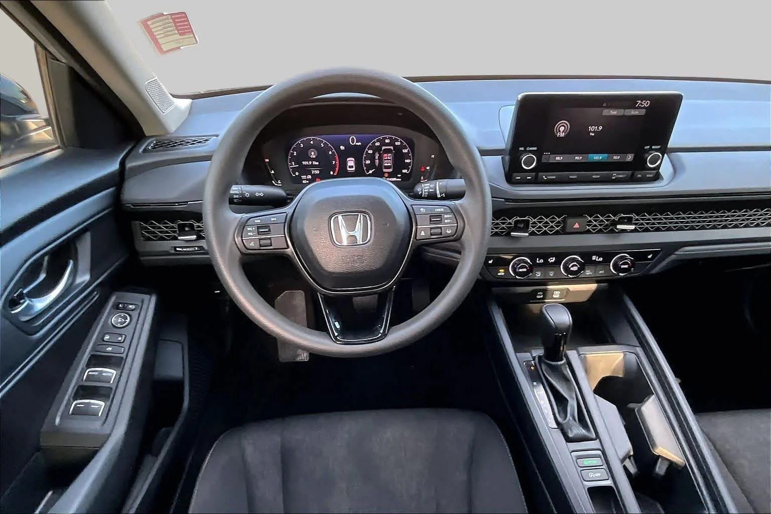 Certified Used 2025 Solar Silver Metallic Honda SE image 6