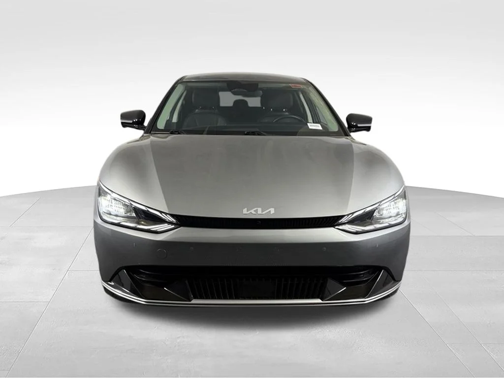 Used 2024 Steel Gray Kia Wind image 4