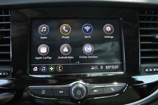Used 2022 White Frost Tricoat Buick Preferred image 14