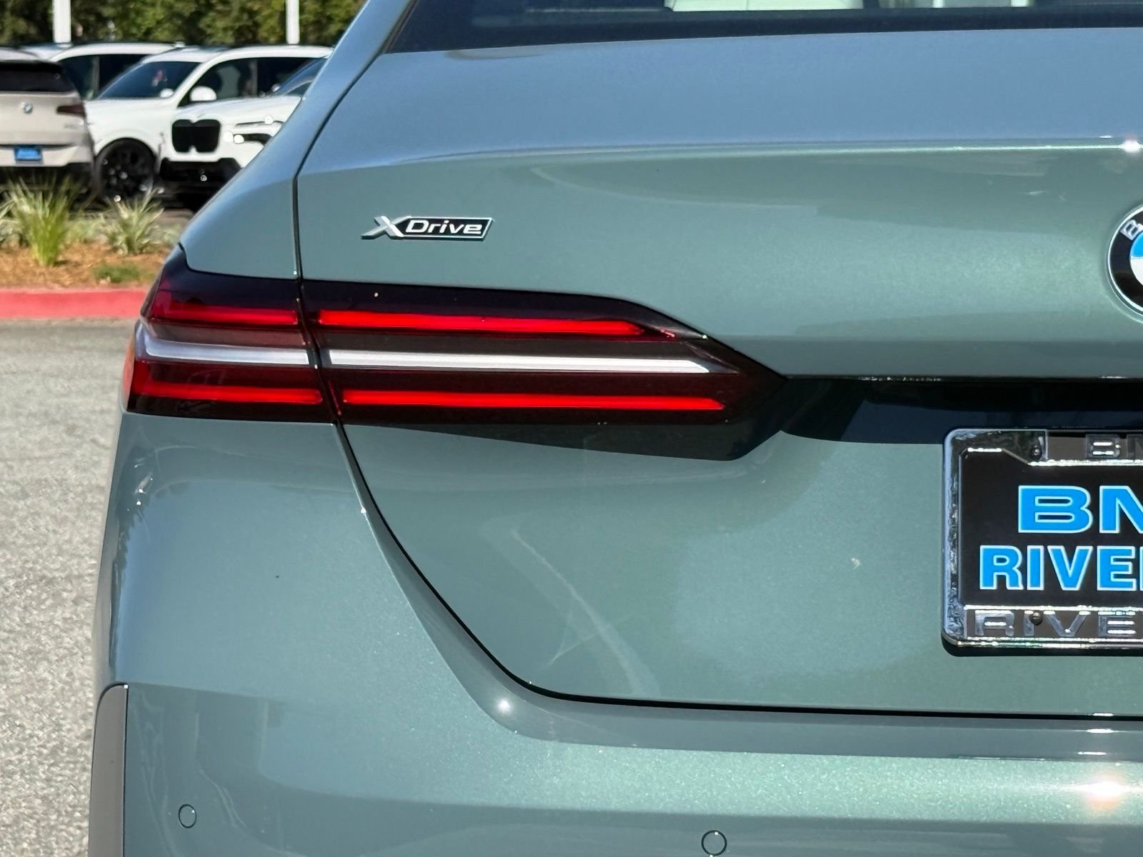 New 2027 Cape York Green Metallic BMW 530i xDrive image 15