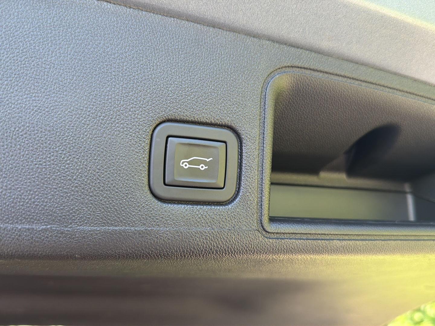 Used 2024 Sterling Metallic GMC SLT image 34
