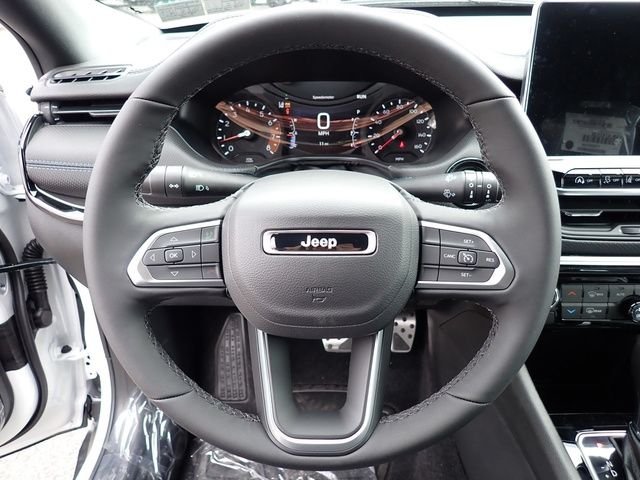 New 2026 Bright White Clearcoat Jeep Latitude image 19