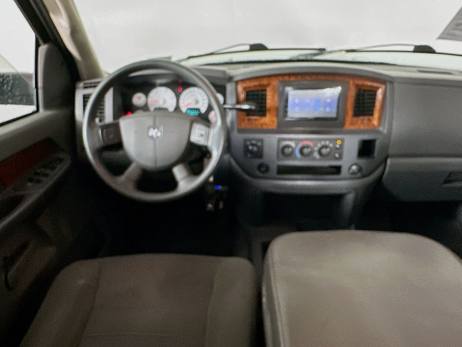 Used 2006 Bright Silver Metallic Dodge SLT image 20