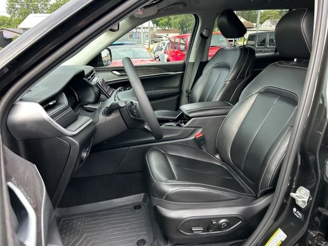 Used 2023 Gray Jeep Limited image 35