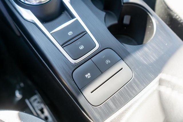 Used 2022 Oxford White Ford SE image 27