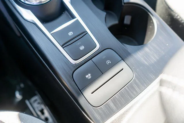Used 2022 White Ford SE image 27