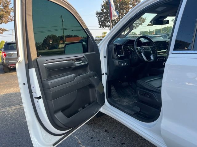 Used 2024 White GMC SLT image 4