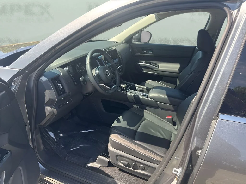 Used 2025 Gray Nissan SL image 10