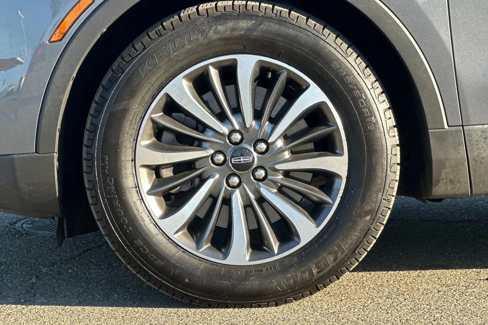 Used 2021 Gray Lincoln Reserve image 27