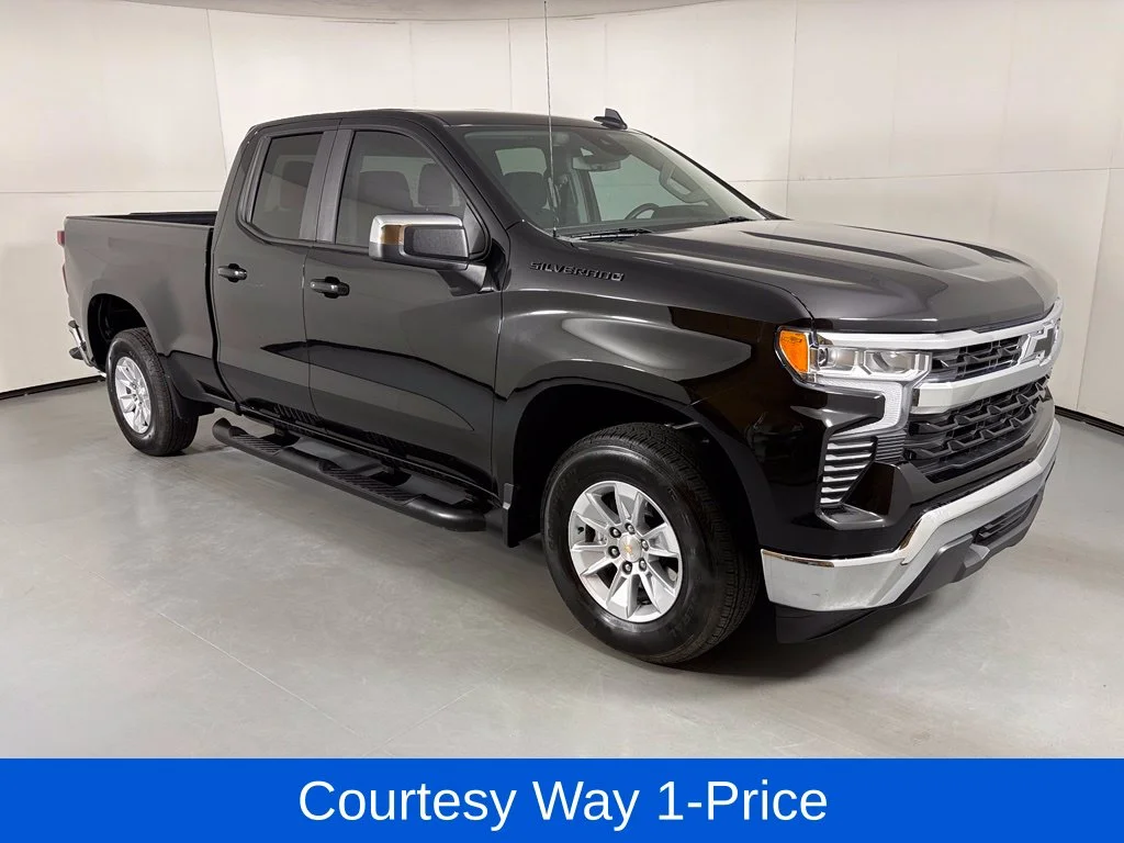 Used 2025 Black Chevrolet LT image 12