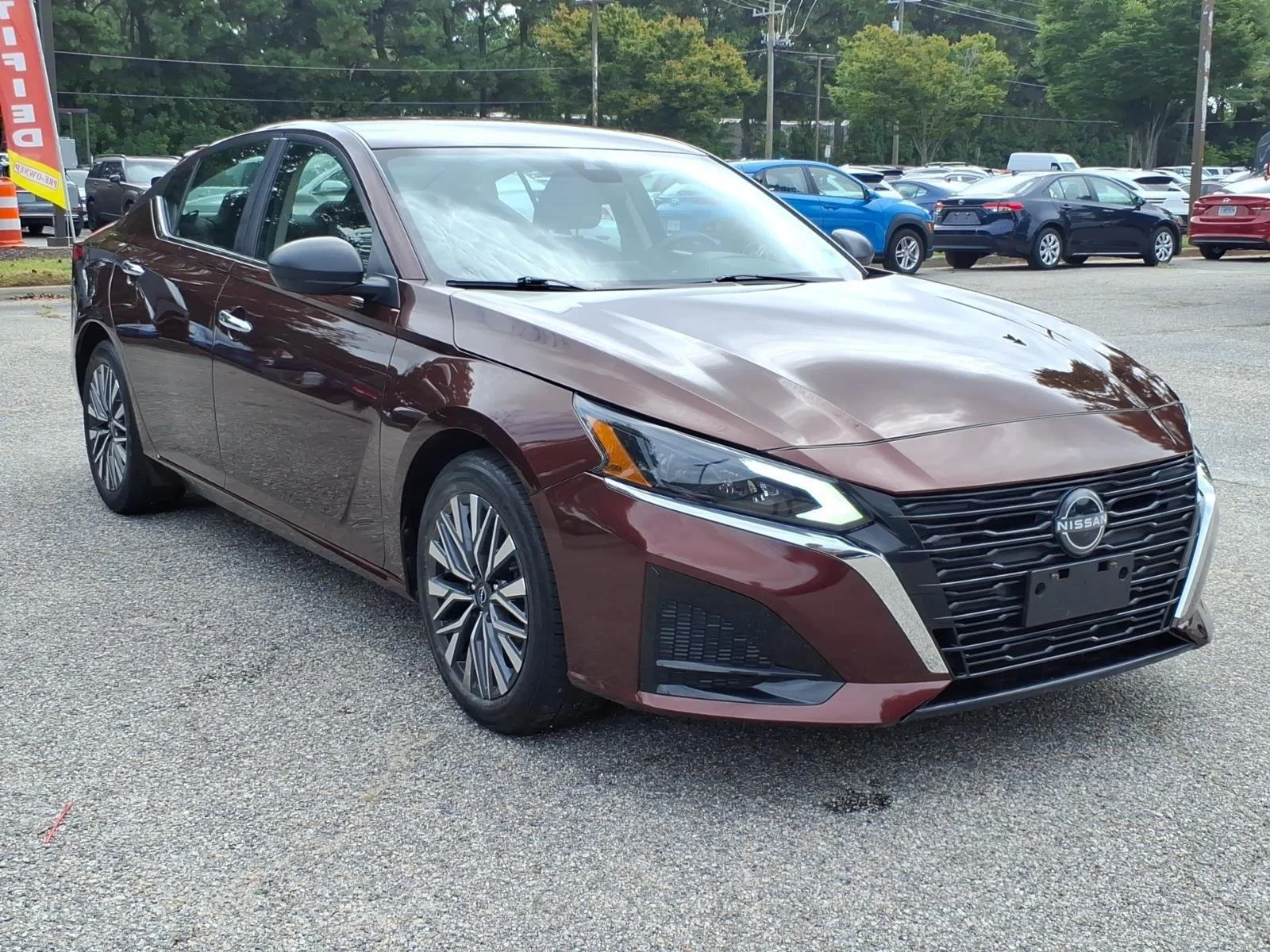 Used 2024 Garnet Pearl Metallic Nissan 2.5 SV image 5