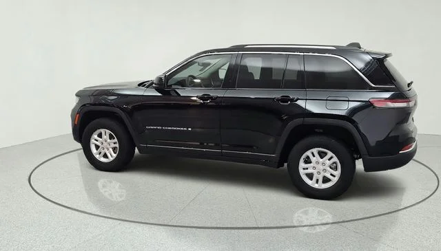 Used 2023 Black Jeep Laredo image 12