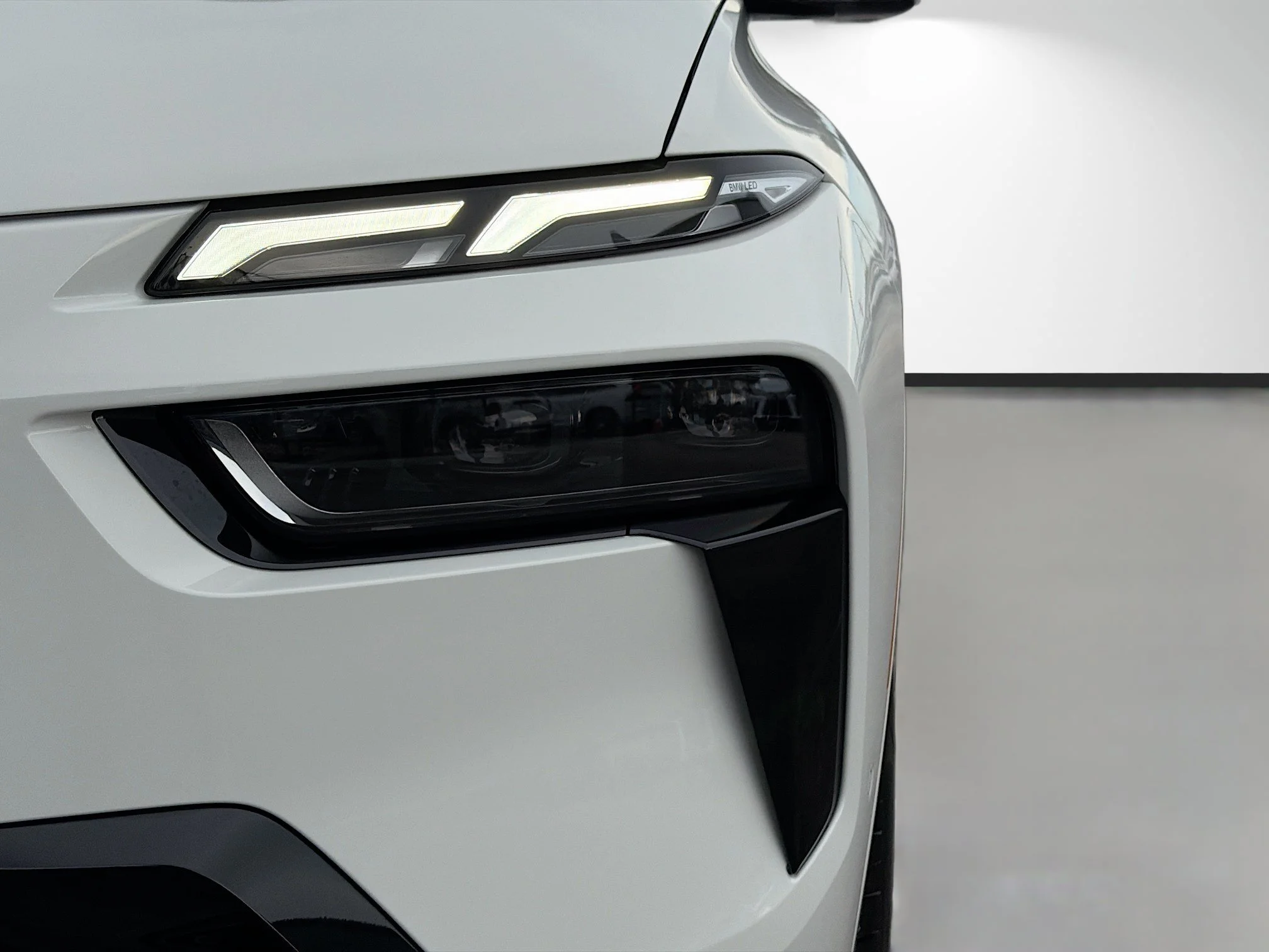 New 2027 Alpine White BMW xDrive40i image 9