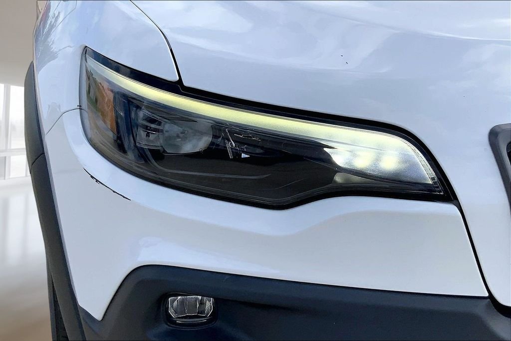 Used 2020 Bright White Clearcoat Jeep Trailhawk image 27