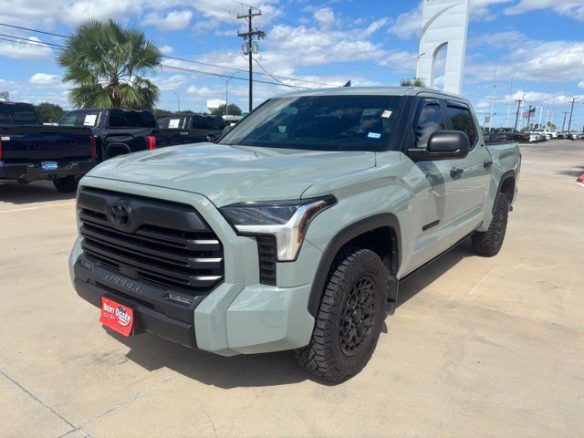 Used 2025 Black GMC Elevation image 3