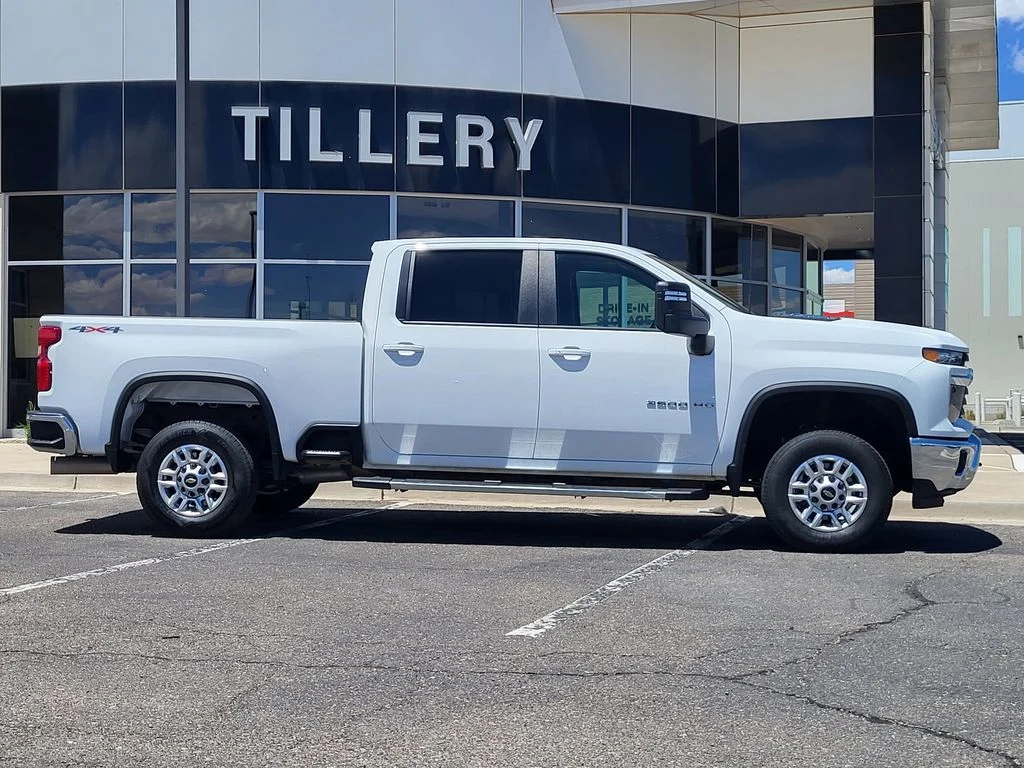 2025 Chevrolet Silverado HD LT 4WD Crew Cab Standard Box's photo