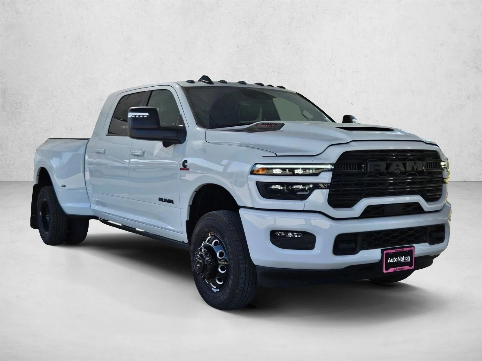 New 2027 Bright White Clear-Coat Exterior Paint RAM Laramie image 7