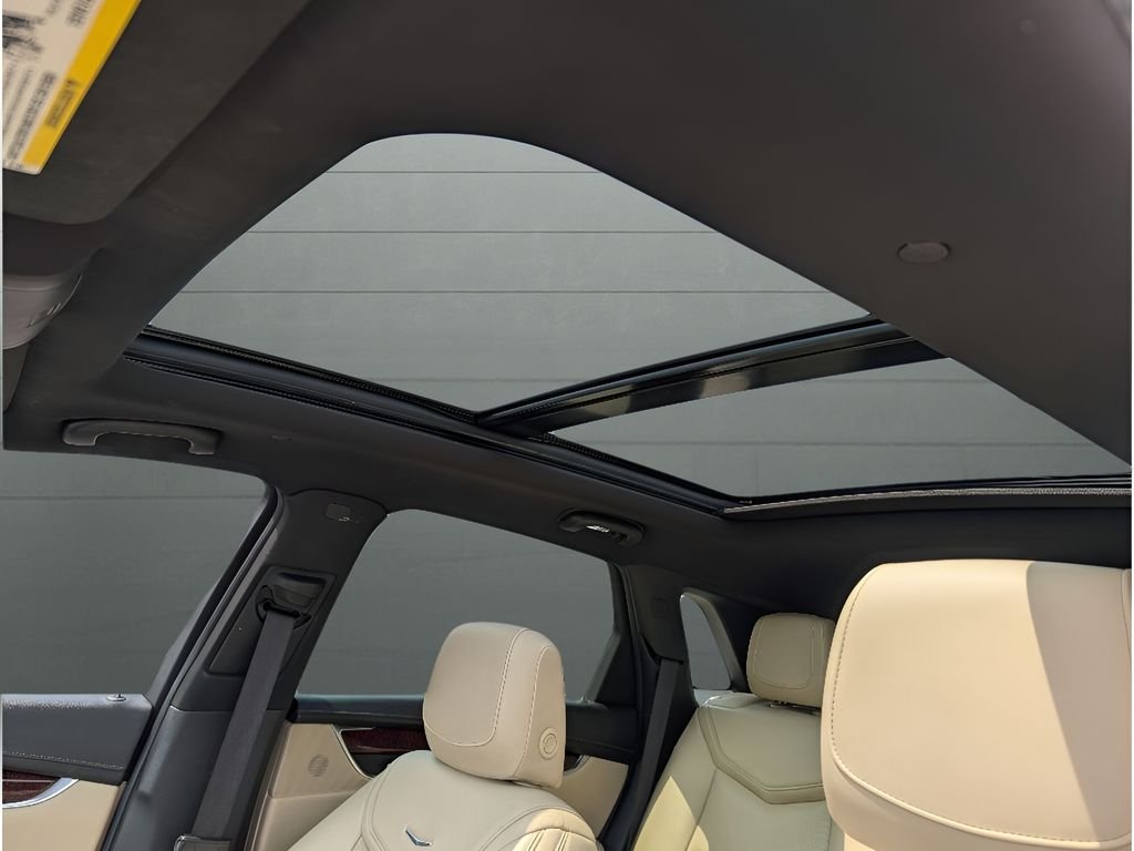 Used 2017 Crystal White Tricoat Cadillac Luxury FWD image 26