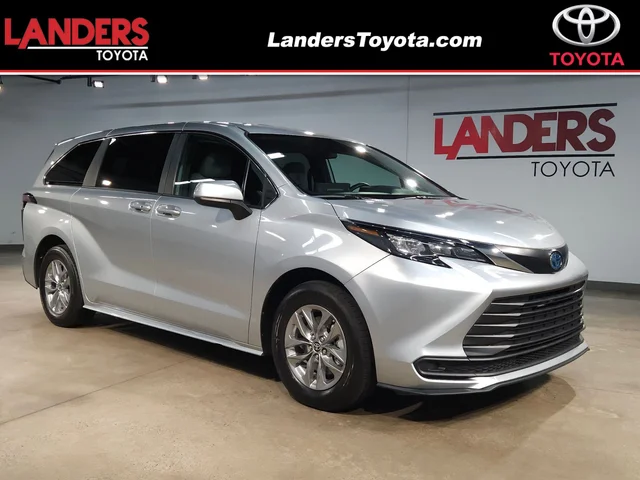 2025 Toyota Sienna LE