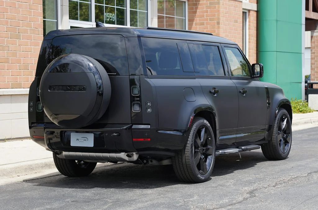 New 2026 Santorini Black Land Rover X-Dynamic SE image 6