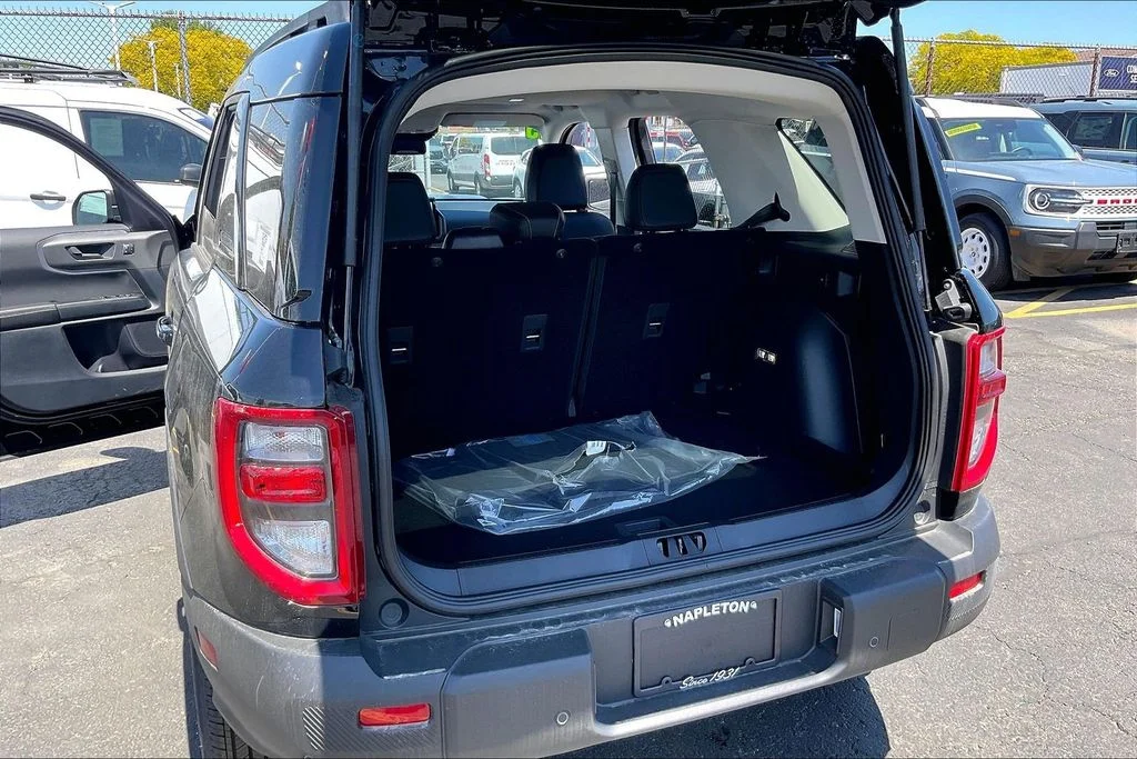 New 2025 Shadow Black Ford Outer Banks® image 28