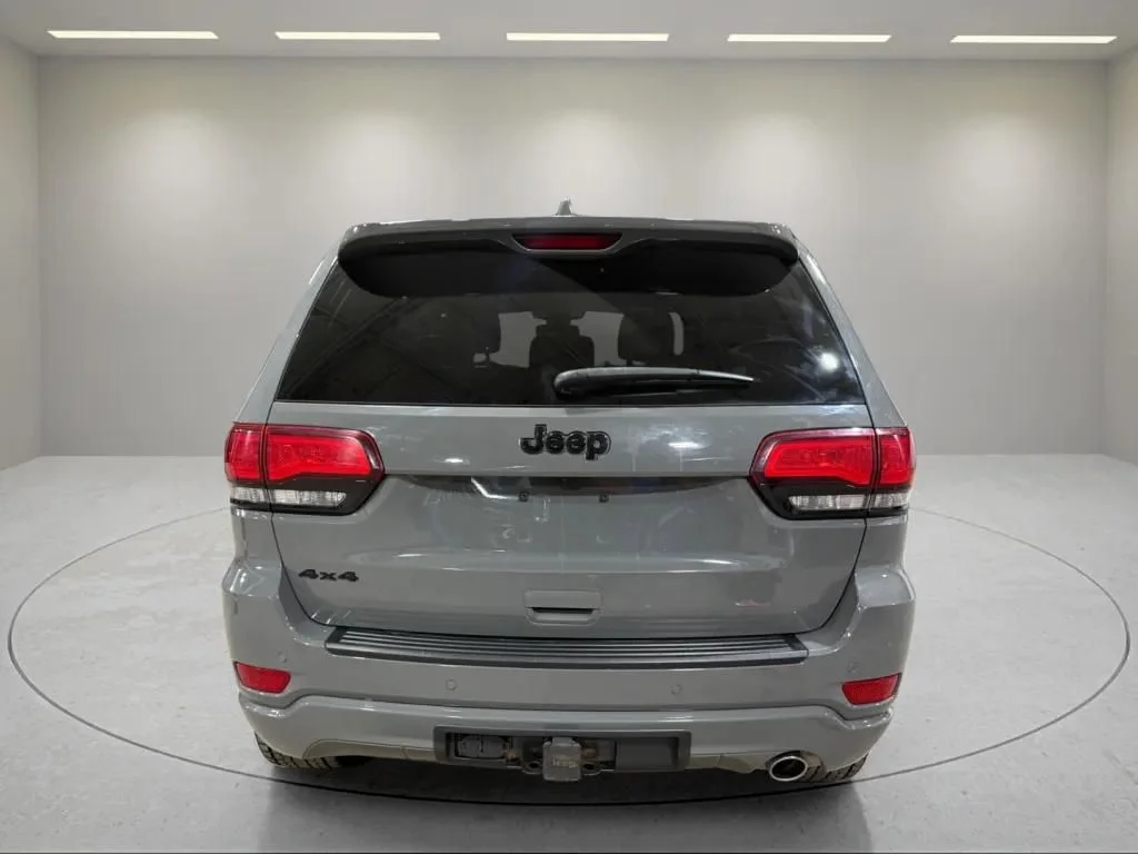 Used 2021 Sting-Gray Clearcoat Jeep Laredo X image 5