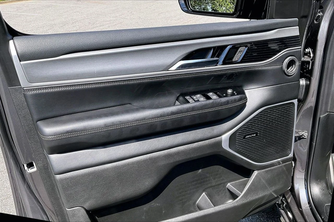 New 2026 Baltic-Gray Metallic Clear-Coat Exterior Paint Jeep Upland image 30