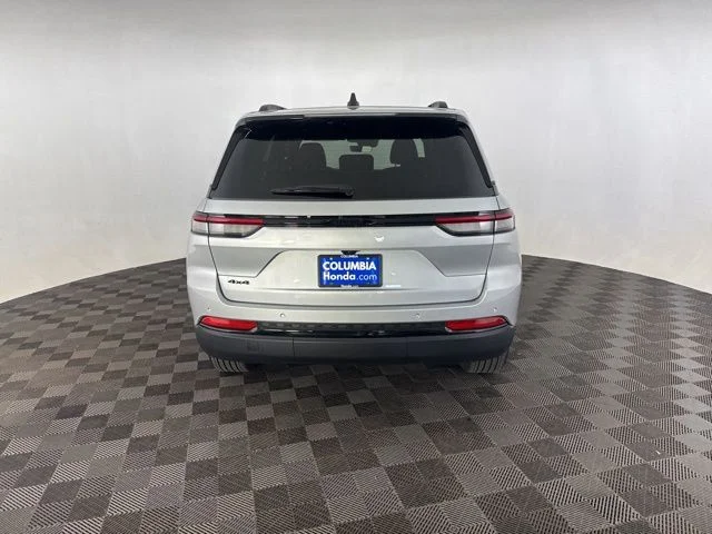 Used 2025 Silver Jeep Altitude image 7