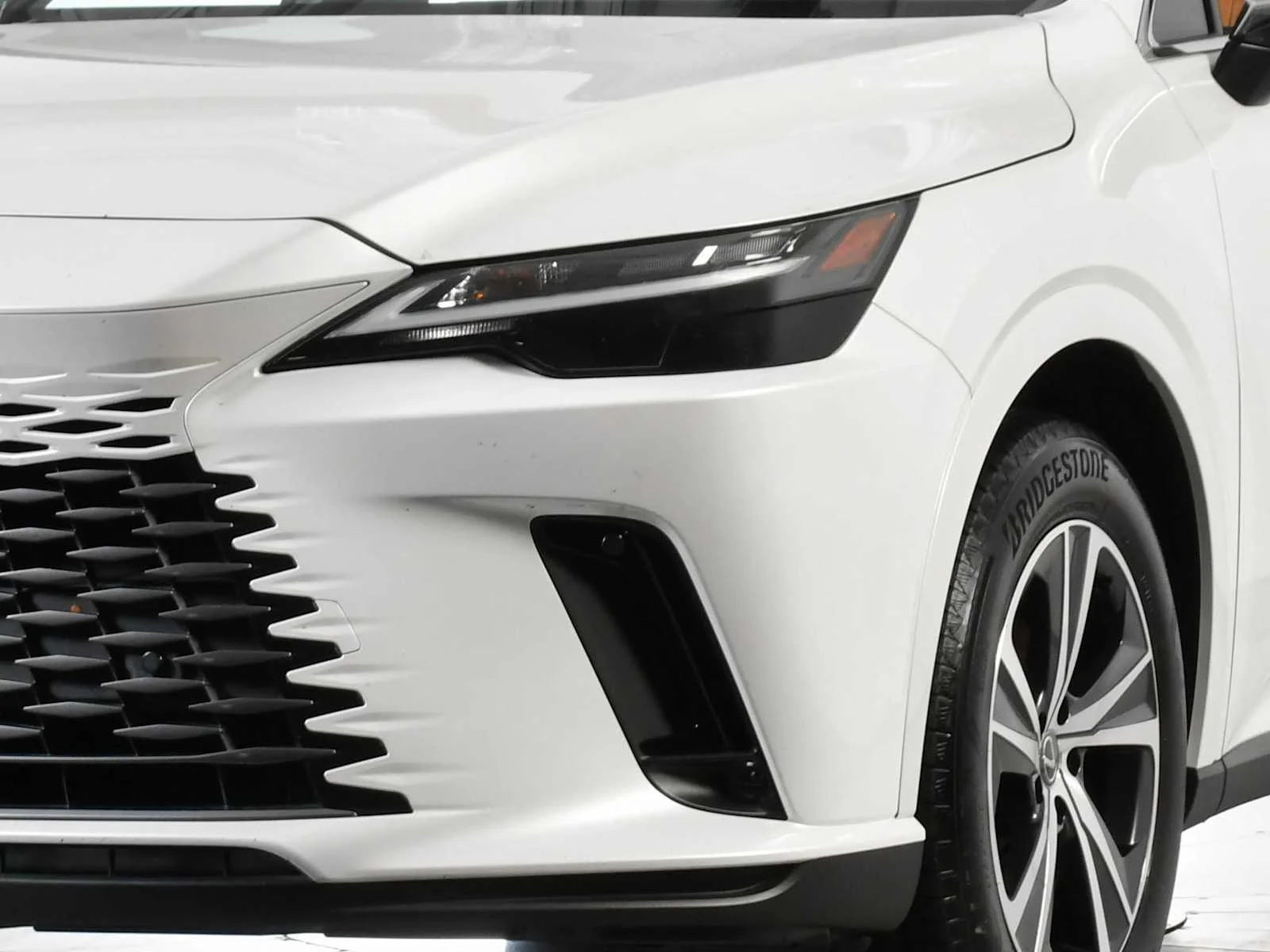 Used 2025 Eminent White Pearl Lexus Premium image 11