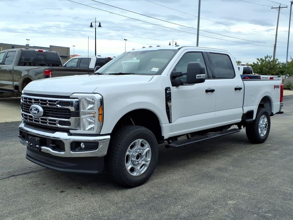 New 2027 Oxford White Ford F-250® XLT image 1