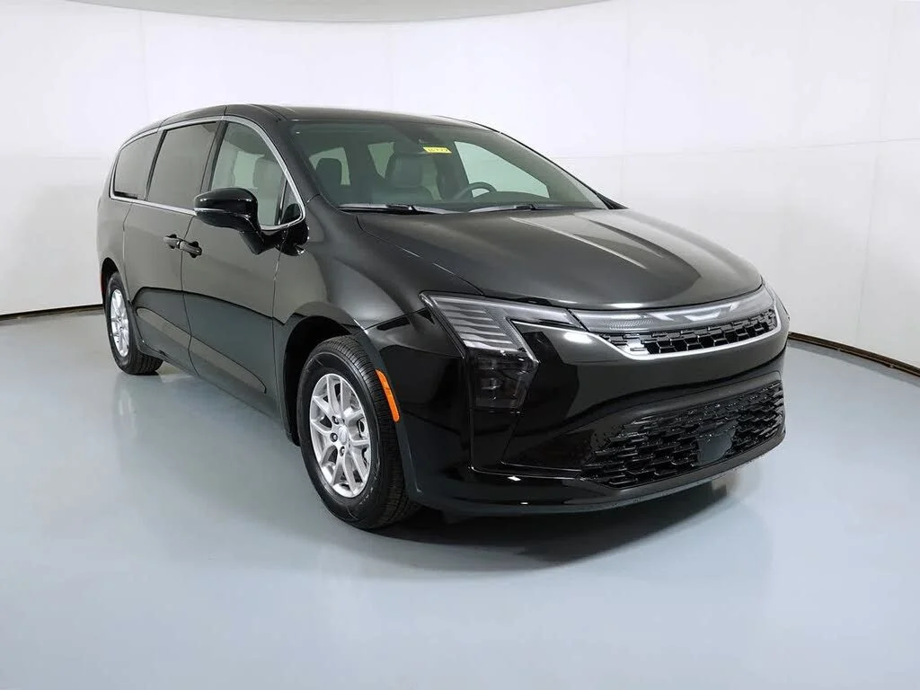 2027 Chrysler Pacifica Select's photo