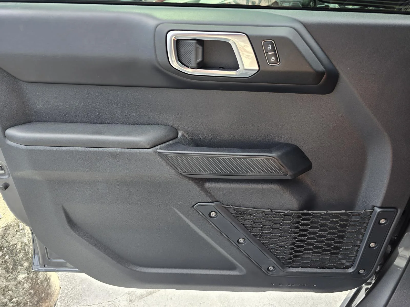 Used 2025 Gray Ford Badlands image 16
