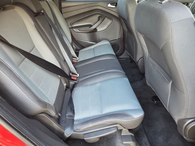 Used 2016 Orange Ford SE image 24