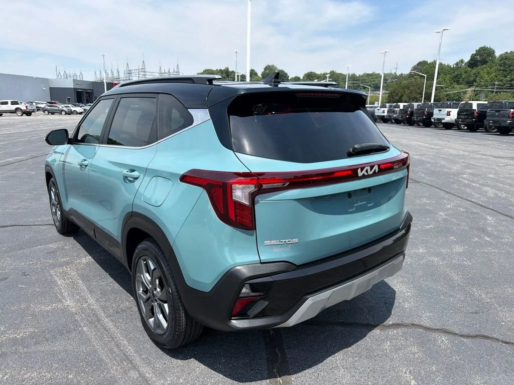 Used 2024 Green Kia S image 5