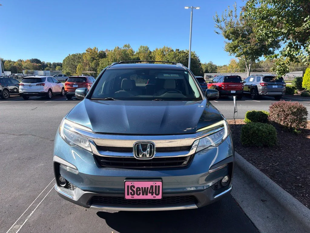 2022 Honda Pilot TOURING SUV Slide