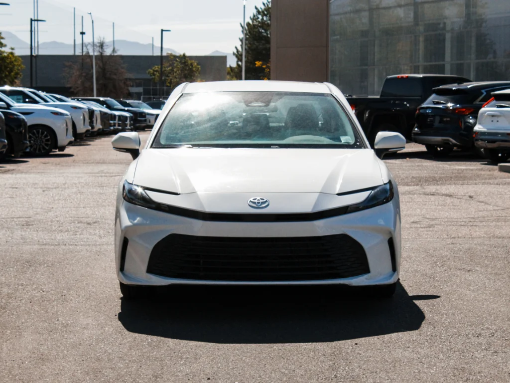 Used 2025 Wind Chill Pearl Toyota XSE image 2