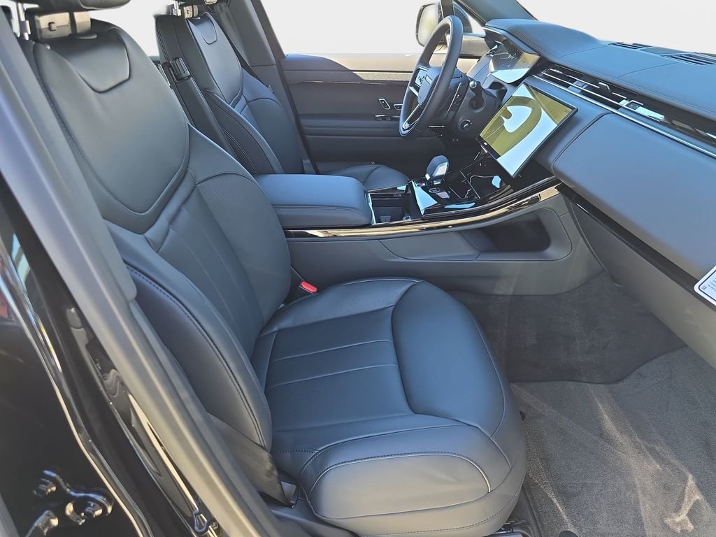 New 2026 Santorini Black Land Rover Dynamic SE image 10