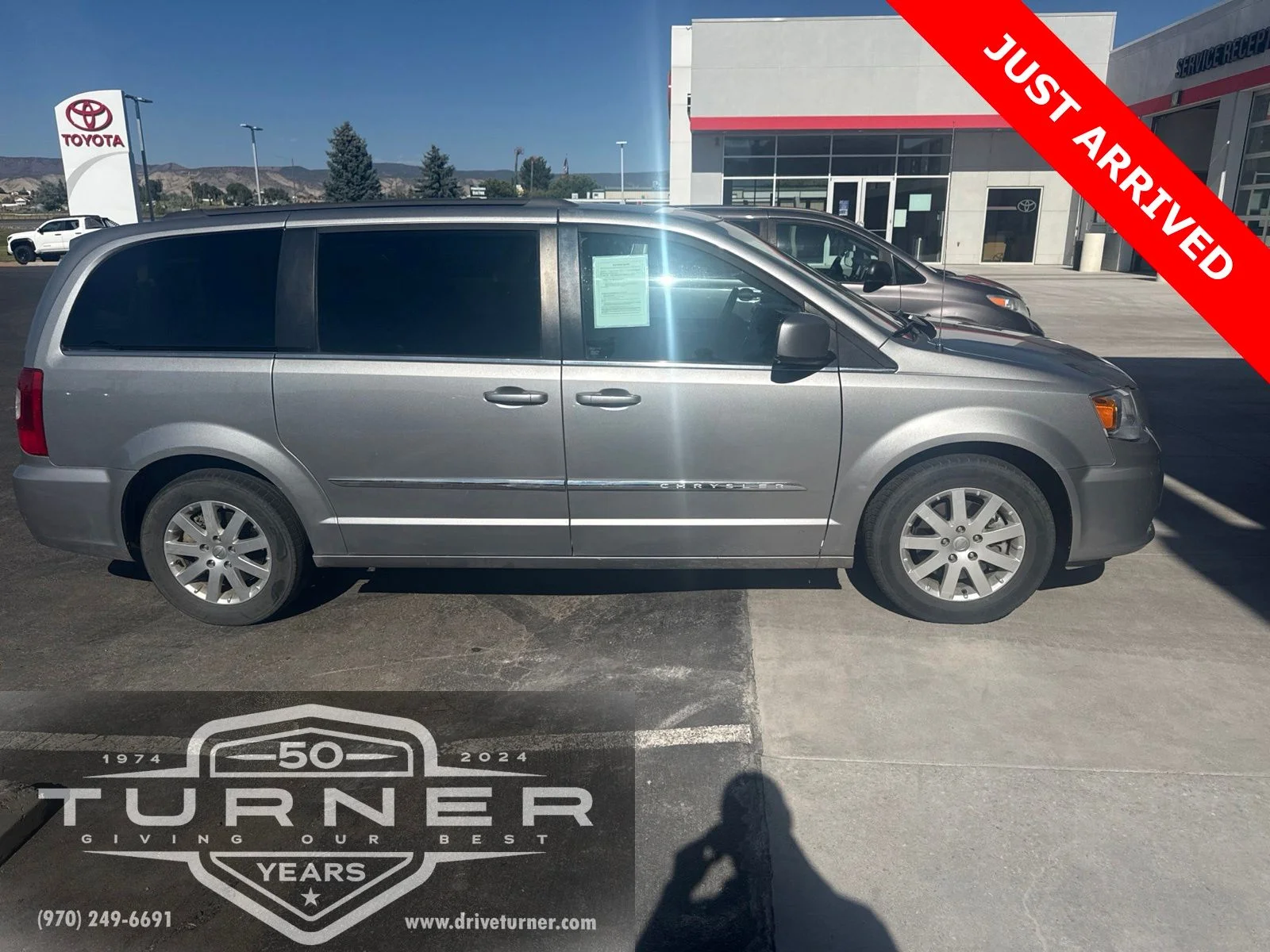 Used 2016 Silver Chrysler Touring image 3