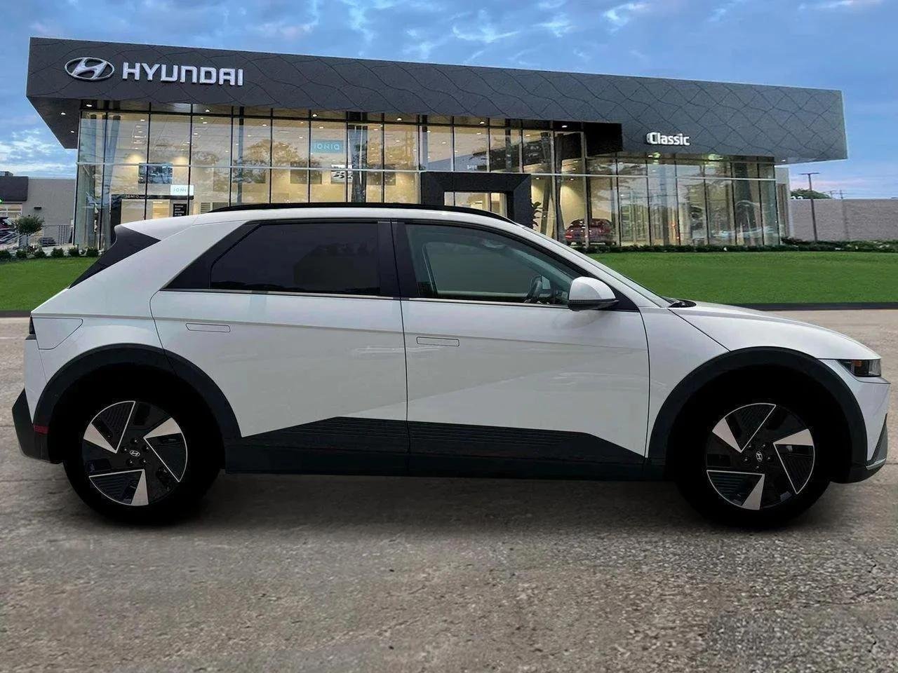 2025 Hyundai IONIQ 5 SEL - Photo 9