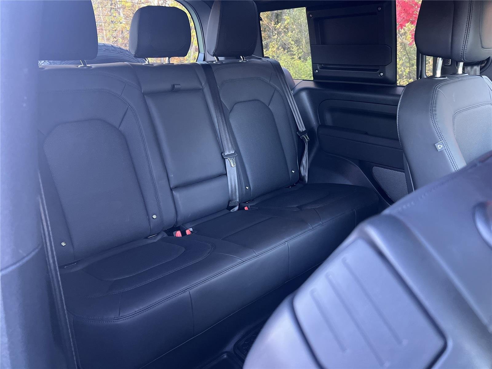 Certified Used 2023 Grasmere Green Land Rover 75th Edition image 30