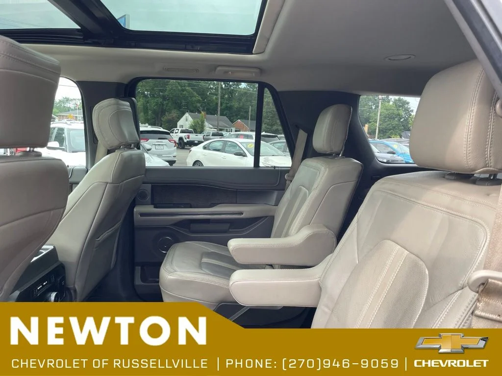 Used 2018 White Ford Limited image 12