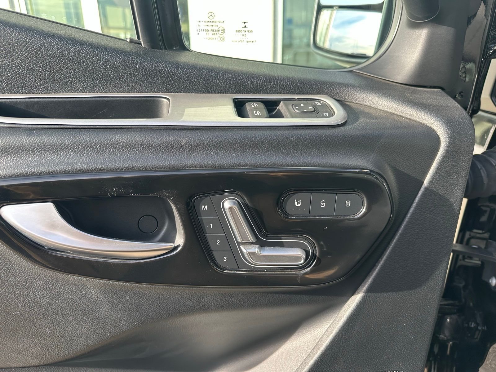 Used 2022  Mercedes-Benz 24GL 4X4 image 17