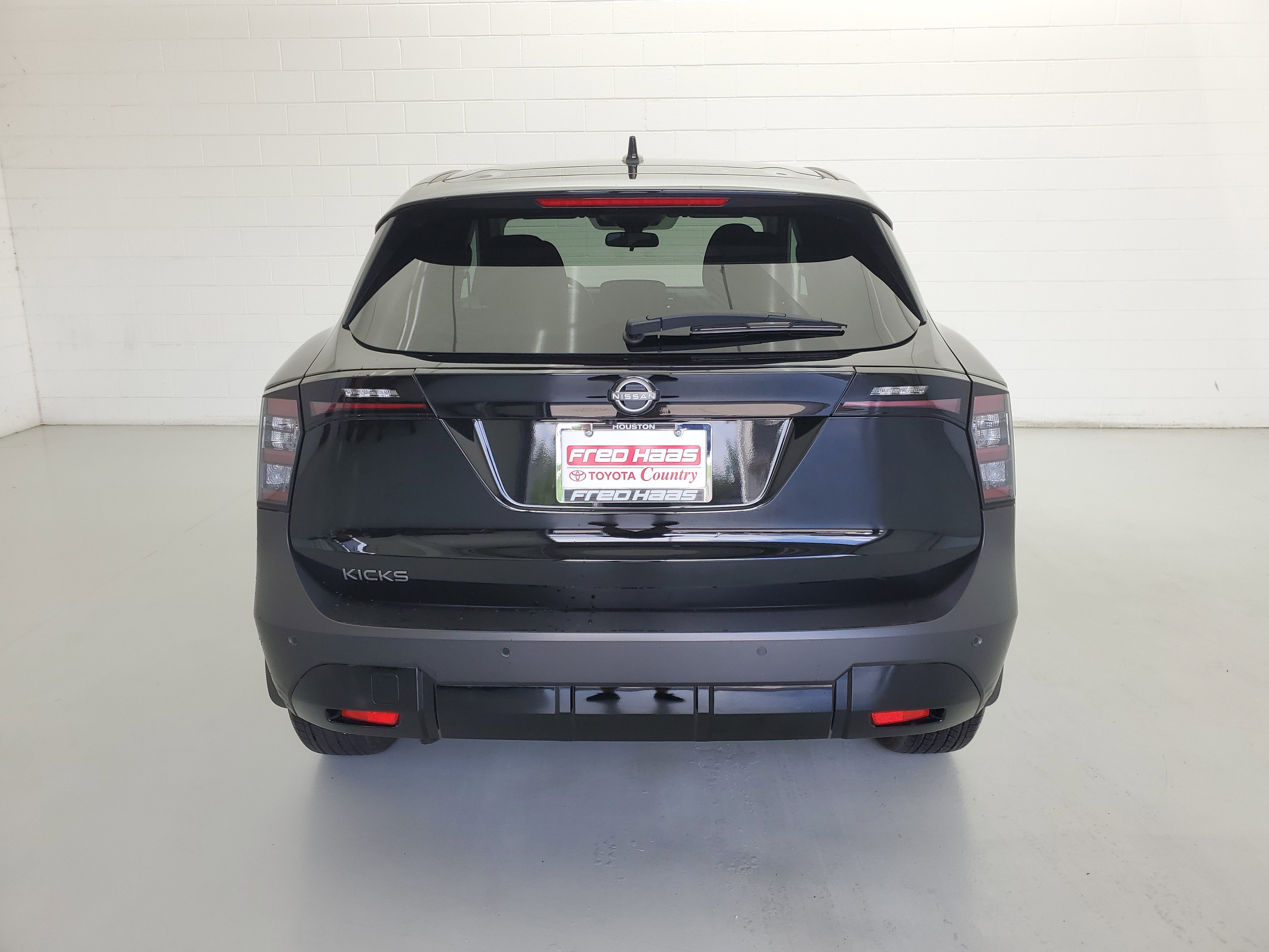 Used 2025 Super Black Nissan SV image 6