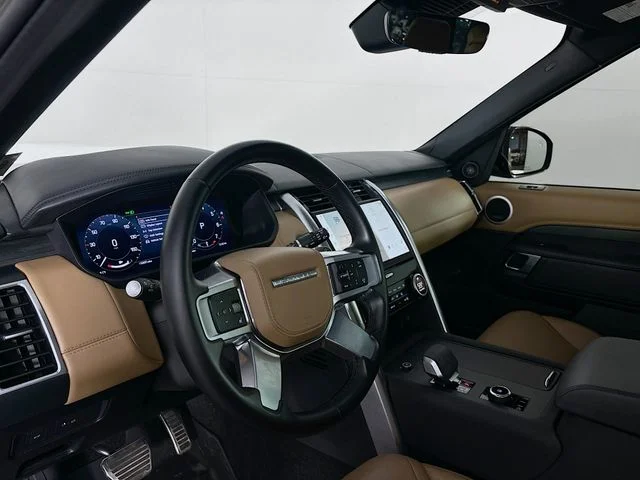 Used 2023  Land Rover Metropolitan Edition image 9