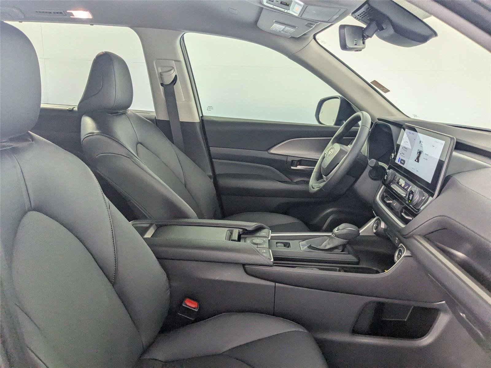 Used 2025 Midnight Black Metallic Toyota XLE image 32