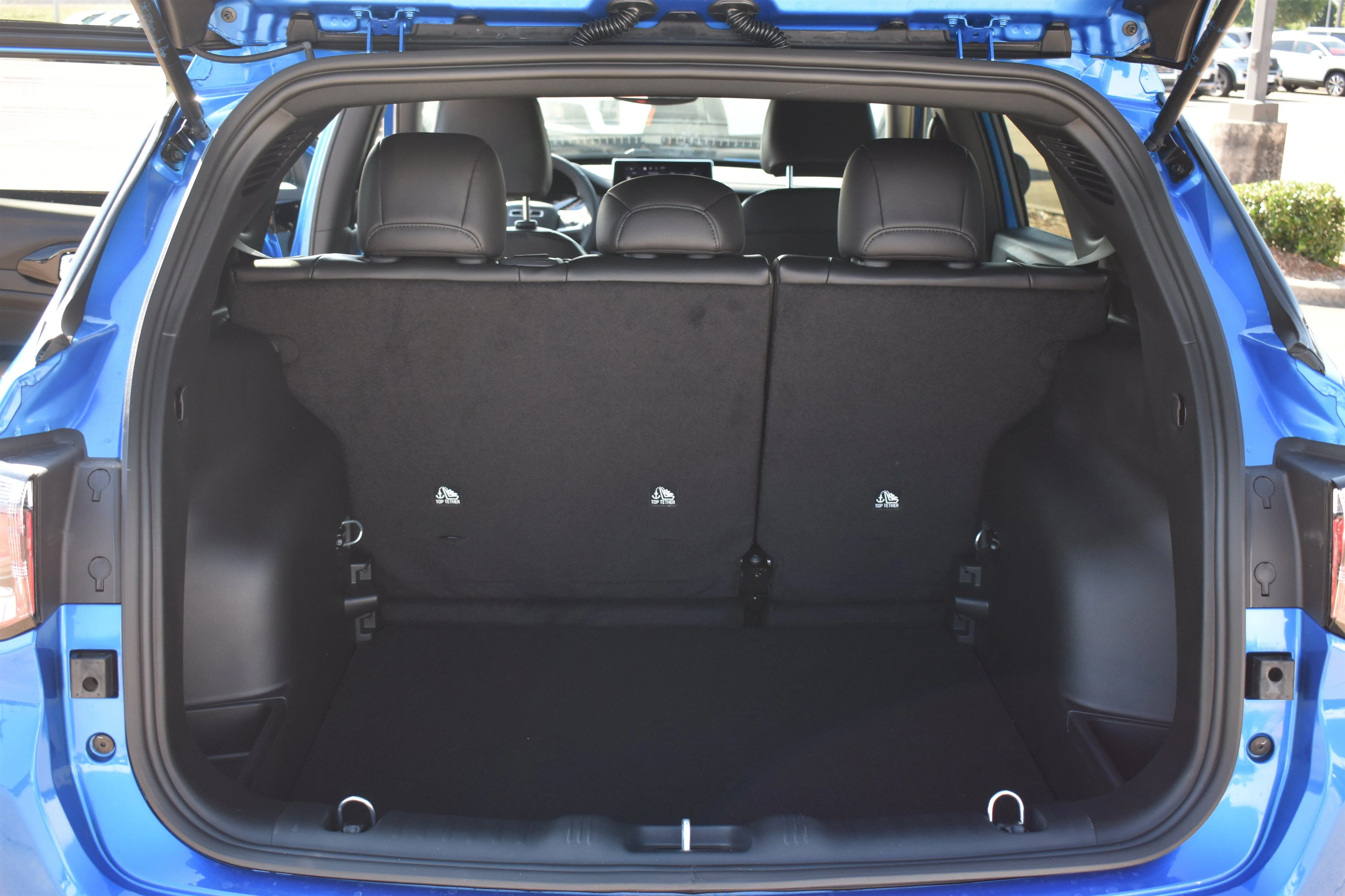 New 2026 Hydro Blue Pearlcoat Jeep Latitude Altitude image 16