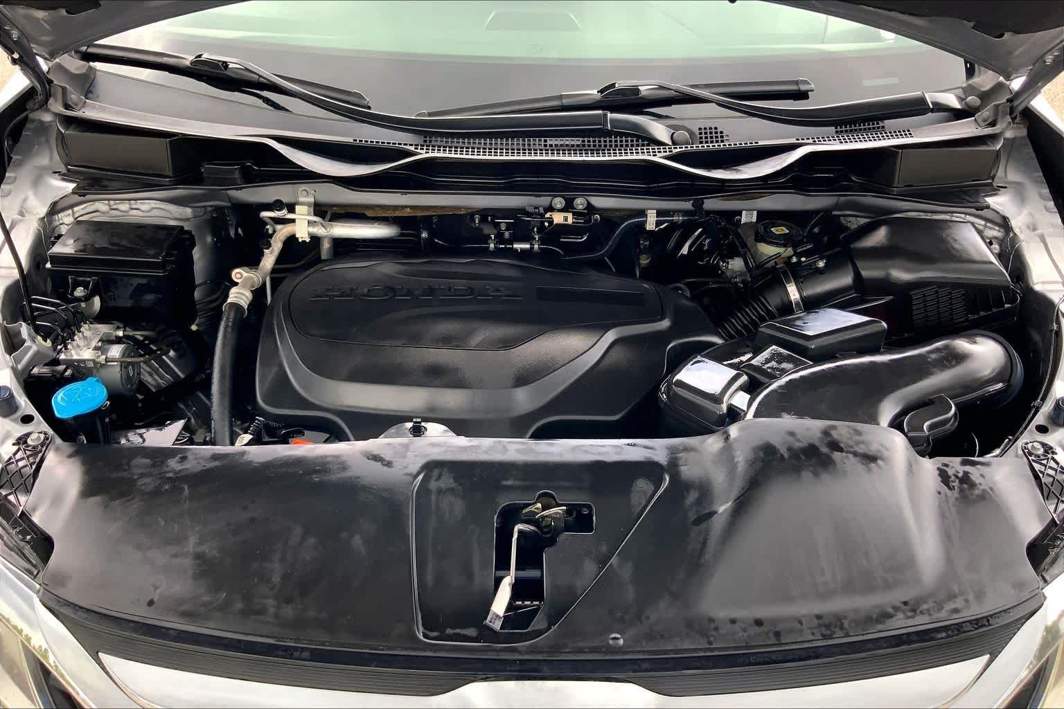 Used 2019 Lunar Silver Metallic Honda EX-L w/Navi/RES image 31