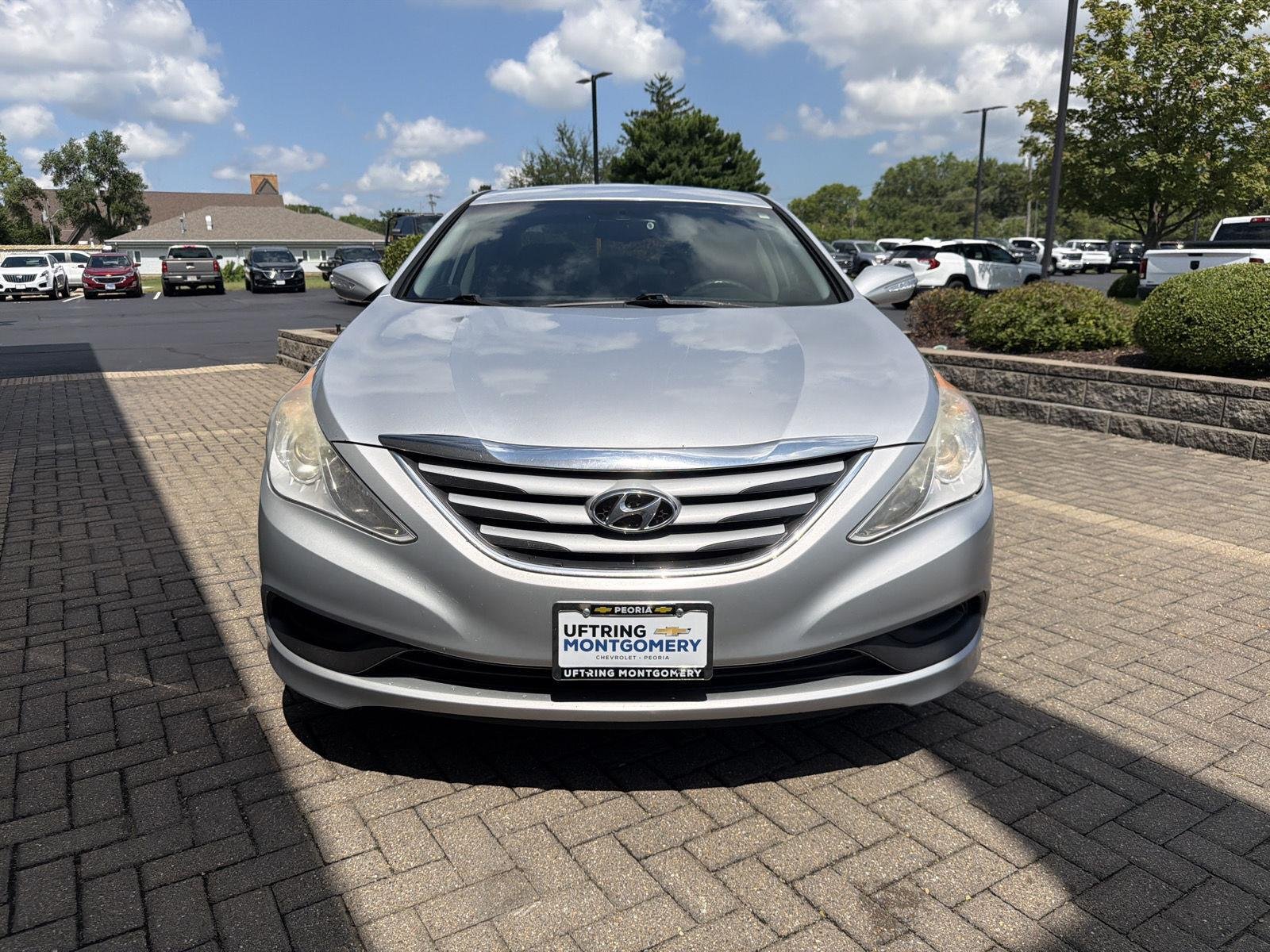 Used 2014 Radiant Silver Metallic Hyundai GLS image 8