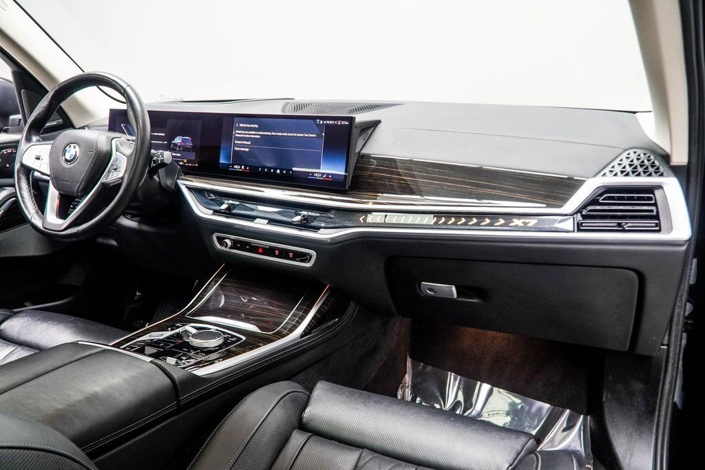 Used 2025 Black BMW xDrive40i image 19